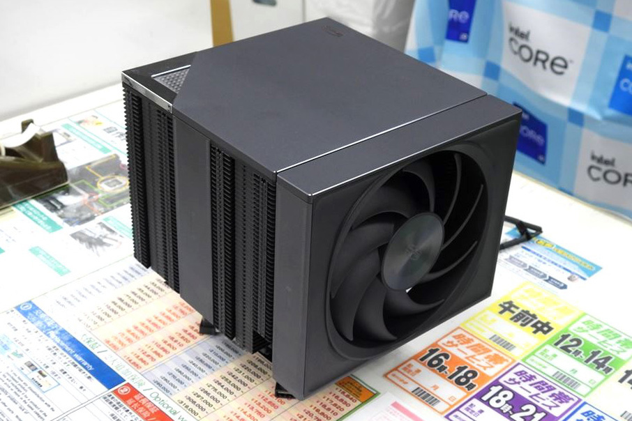 ASCII.jp：約2万円と高額な巨大サイドフロー型CPUクーラーがデビュー