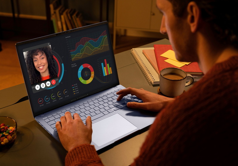 ASUSが新CPU「Core Ultra シリーズ2」を搭載したCopilot+PCノートを8機種発表