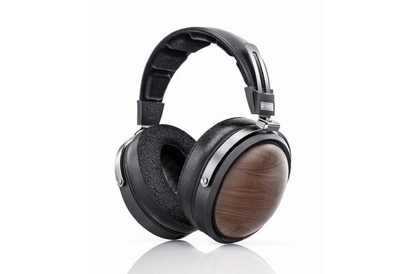 FIIO、ハウジングに北米産厳選ウォールナットを使用した密閉型