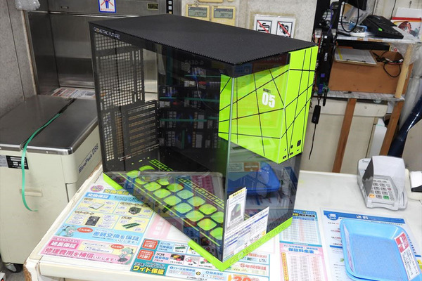 NVIDIAカラーもあるピラーレスケースがGeometric Futureから5モデル