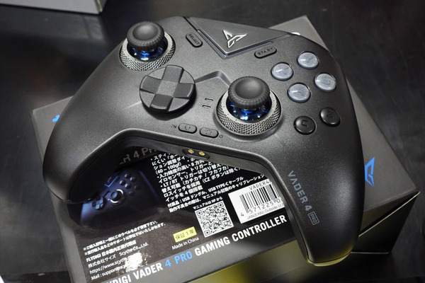 大人気ワイヤレスコントローラーの最新版「VADER4 PRO」が発売 - 週刊