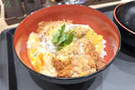 松のや「親子チキンかつ丼」食べる価値がある？ 答えは「YES」、味にも価格にも納得感がある