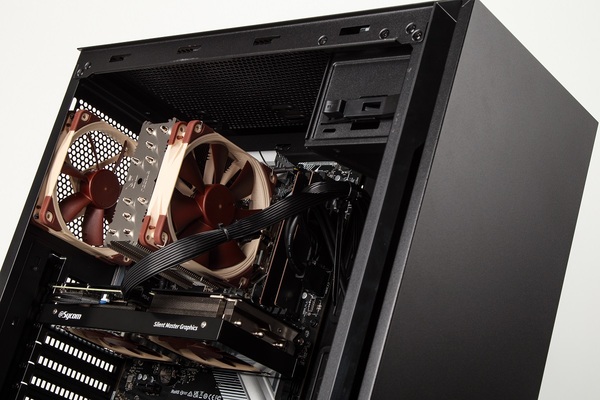 お取引中)格安ゲーミングPC Xeon GTX550Ti メモリ6G SSD120G お取引中