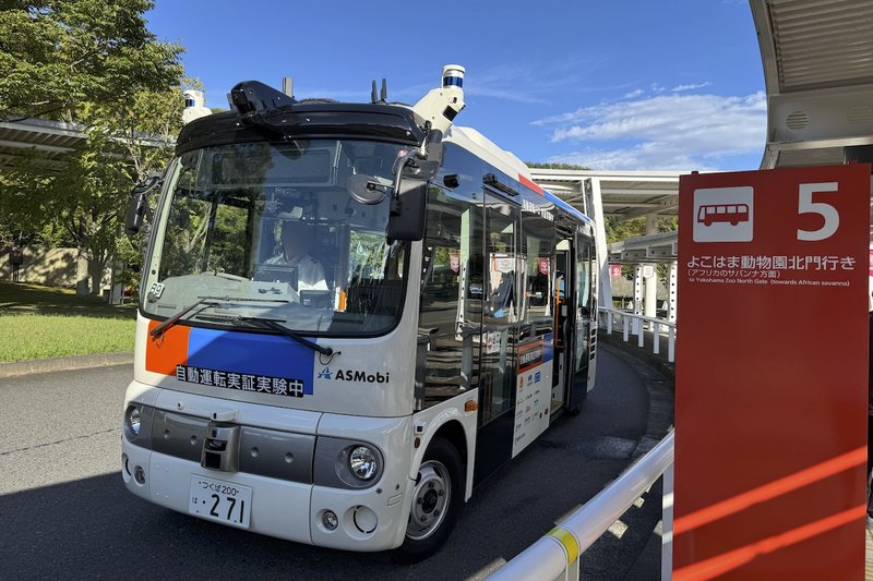 自動運転バスの試験車両