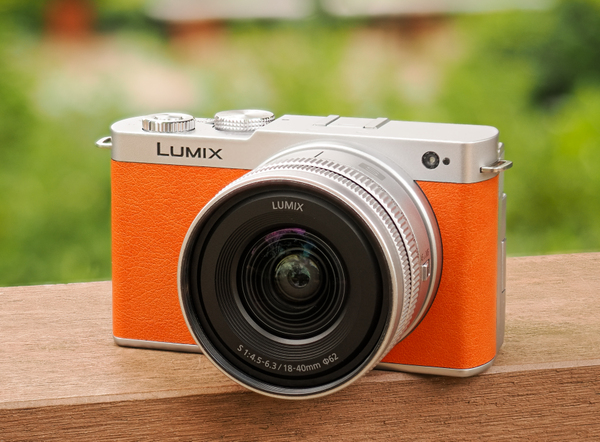 超広角ズームレンズなのに小型軽量な「18-40mm」＆新色「LUMIX S9