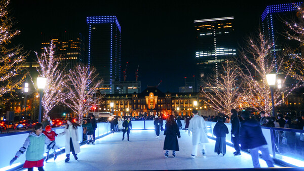 「Marunouchi Street Park 2024 Winter」の「Marunouchi Street Rink」