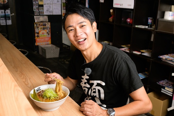 ABCテレビの横山アナが最高級の和歌山豚骨醤油ラーメンをリクエスト！「麺屋 丈六」（大阪・難波）との究極のコラボ限定麺が登場！