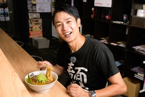 ABCテレビの横山アナが最高級の和歌山豚骨醤油ラーメンをリクエスト！「麺屋 丈六」（大阪・難波）との究極のコラボ限定麺が登場！ クッキング！