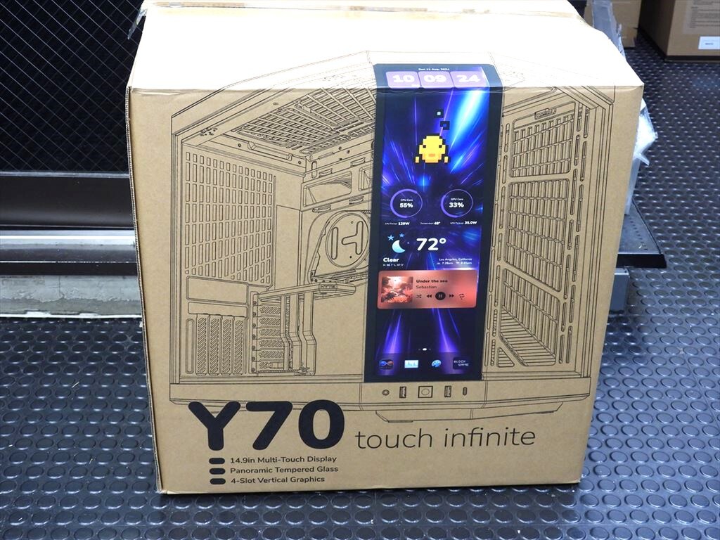 HYTE Y70 Touch Infinite