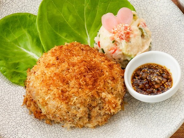 「丸の内タニタ食堂」の岩下の新生姜コラボ定食（メンチカツ）