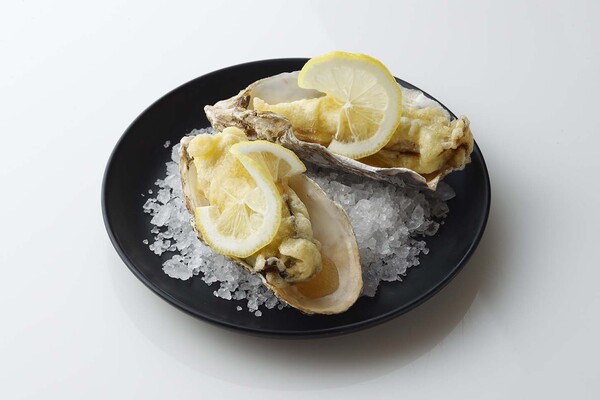 「8TH SEA OYSTER Terrace　TOKYO TORCH店」の「牡蠣のフリット　～レモンあんの揚げ出し～」