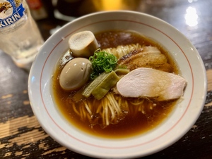 ネオンが照らす深夜のラーメン！高円寺「真夜中ラーメン やまねこ」で大人の隠れ家ラ飲み！