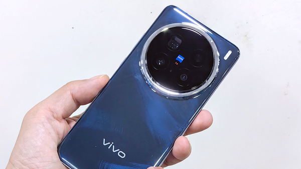 100倍望遠が実用的なスマホ「vivo X200 Pro」はカメラ性能が変わらず
