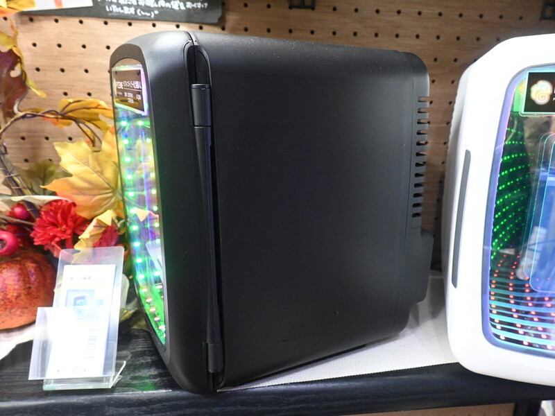 ゲーミング冷蔵庫!? インフィニティミラーのイルミがカッコいいミニ