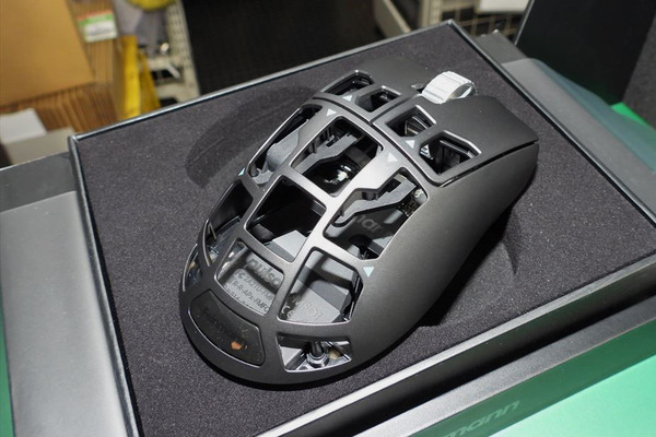 透け透けボディが大胆すぎ！ マグネシウム合金の丸見えゲーミング