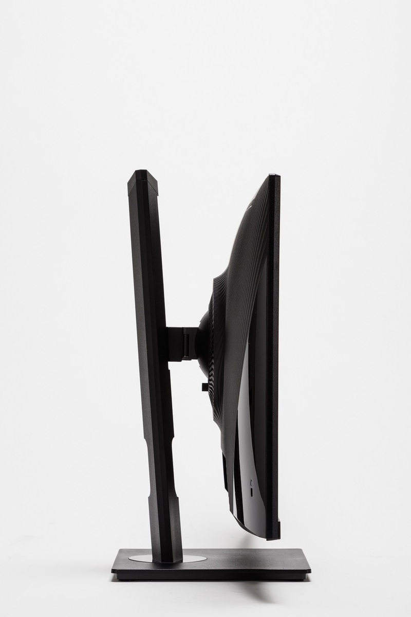 実は超レアな23.8型4Kディスプレー、USB Type-C給電・KVM・昇降式多機能スタンドで約4.2万円はコスパ激強