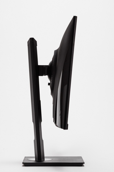 実は超レアな23.8型4Kディスプレー、USB Type-C給電・KVM・昇降式多機能スタンドで約4.2万円はコスパ激強