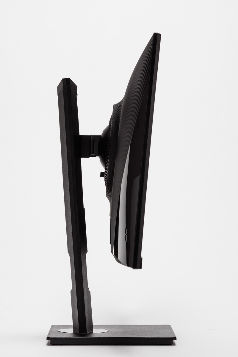 実は超レアな23.8型4Kディスプレー、USB Type-C給電・KVM・昇降式多機能スタンドで約4.2万円はコスパ激強