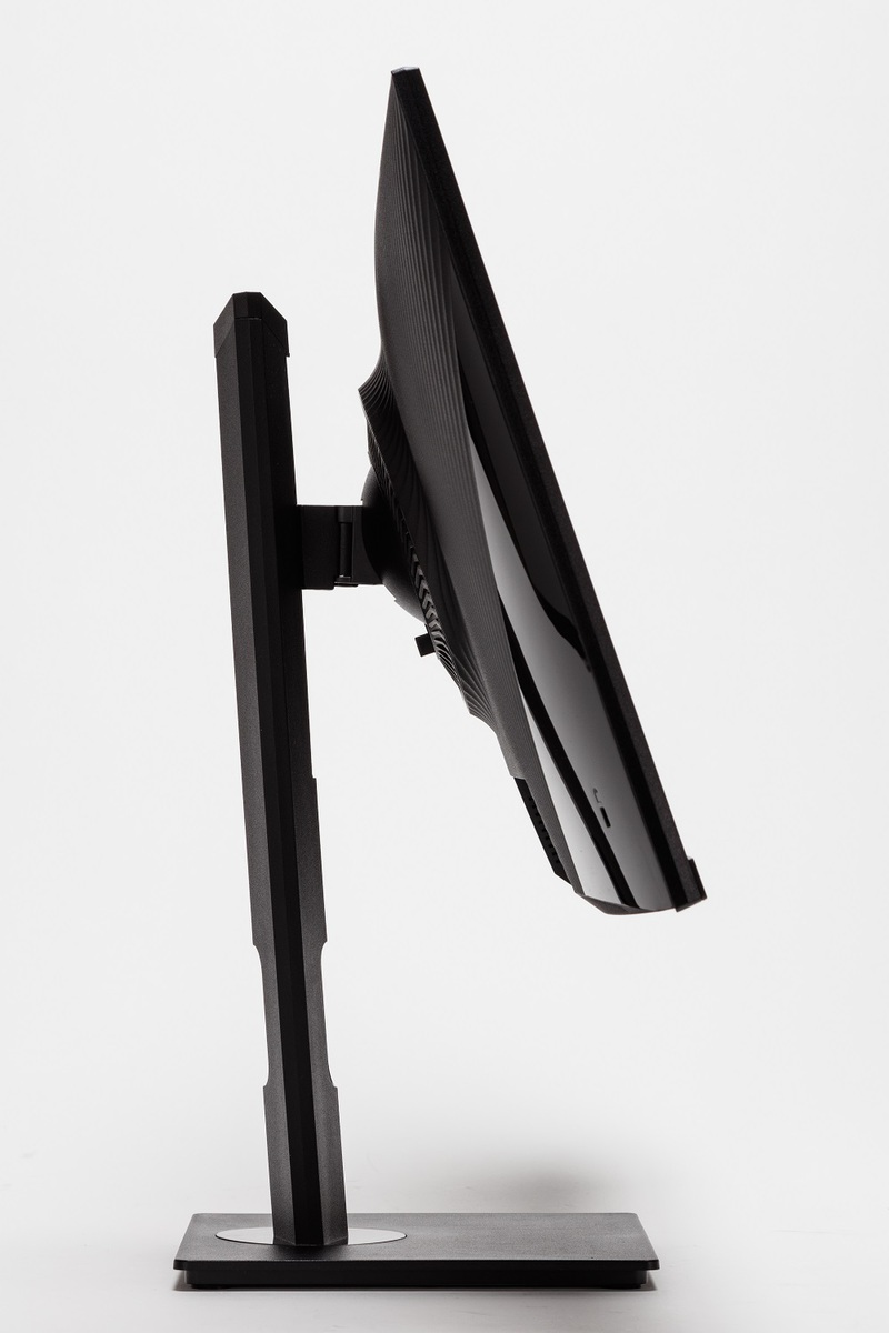 実は超レアな23.8型4Kディスプレー、USB Type-C給電・KVM・昇降式多機能スタンドで約4.2万円はコスパ激強