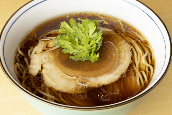 神奈川のシャモと豚の濃密な旨味がさく裂！ 「麺庭つむぎ」が奥深い神奈川淡麗系を独自表現！！