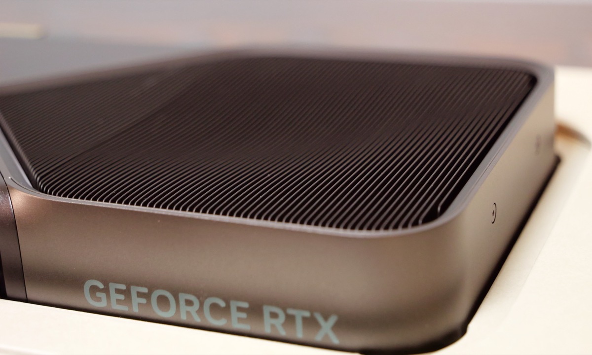 GeForce RTX 5090 Founders Edition開封の儀、12V-2x6変換ケーブルは6＋2ピンが4系統