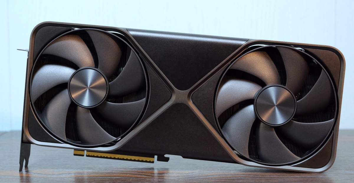 GeForce RTX 5090 Founders Edition開封の儀、12V-2x6変換ケーブルは6＋2ピンが4系統
