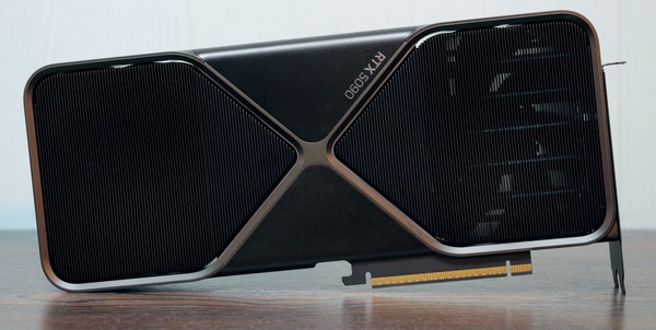 GeForce RTX 5090 Founders Edition開封の儀、12V-2x6変換ケーブルは6＋2ピンが4系統