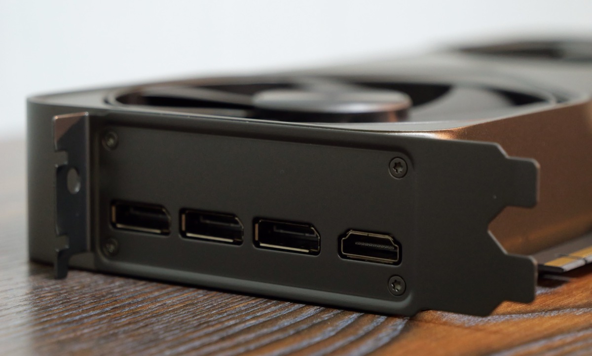 GeForce RTX 5090 Founders Edition開封の儀、12V-2x6変換ケーブルは6＋2ピンが4系統