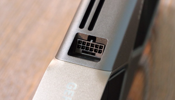 GeForce RTX 5090 Founders Edition開封の儀、12V-2x6変換ケーブルは6＋2ピンが4系統