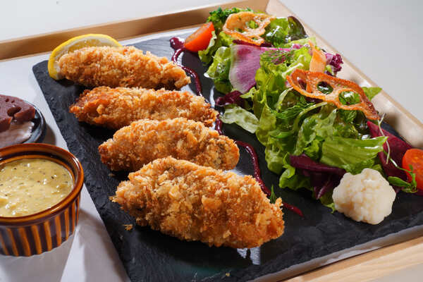 有楽町ワーフの牡蠣フライランチ