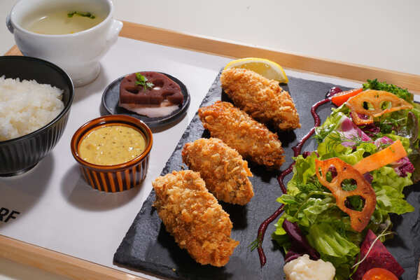 有楽町ワーフの牡蠣フライランチ