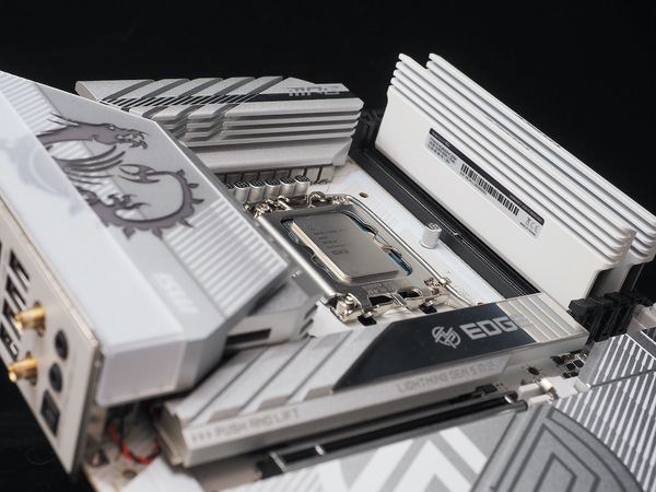 白雪 ページ 雪山みたいな白銀の美しさ、白で統一したゲーミングPC自作でハイエンド
