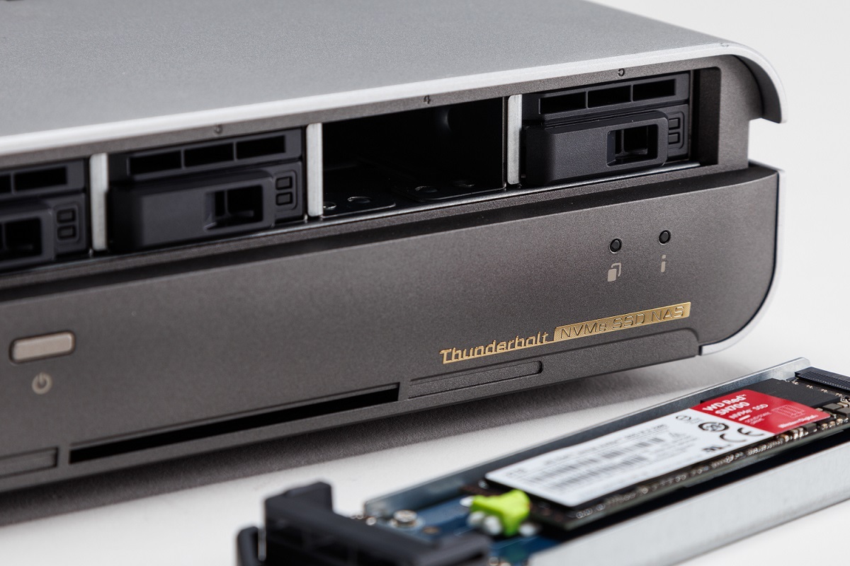 ASCII.jp：35万円超NAS、Thunberbolt 4＆10GbEでPCとつないだら神速