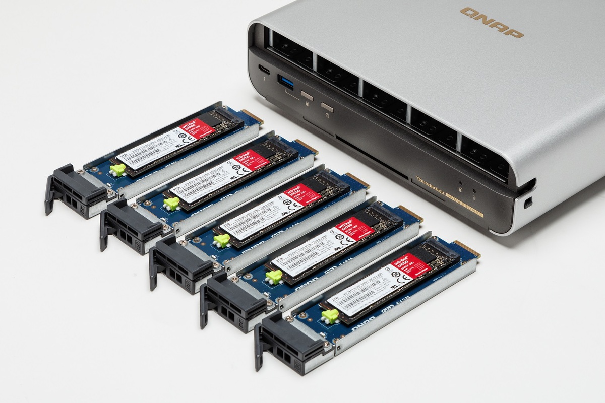 35万円超NAS、Thunberbolt 4＆10GbEでPCとつないだら神速すぎ！ 18.2GBを7秒でコピー