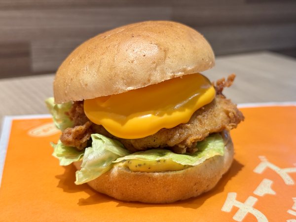 「チーズにおぼれるフィレバーガー」