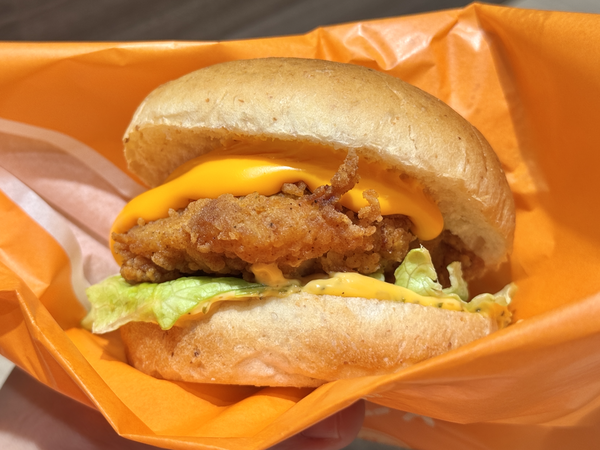 「チーズにおぼれるフィレバーガー」