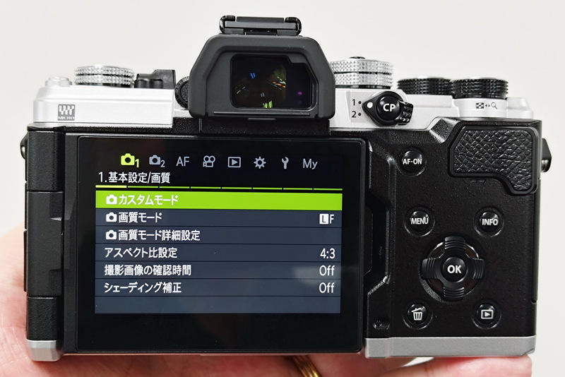 クラカメ・デザインの最新ミラーレス「OM-3」発表