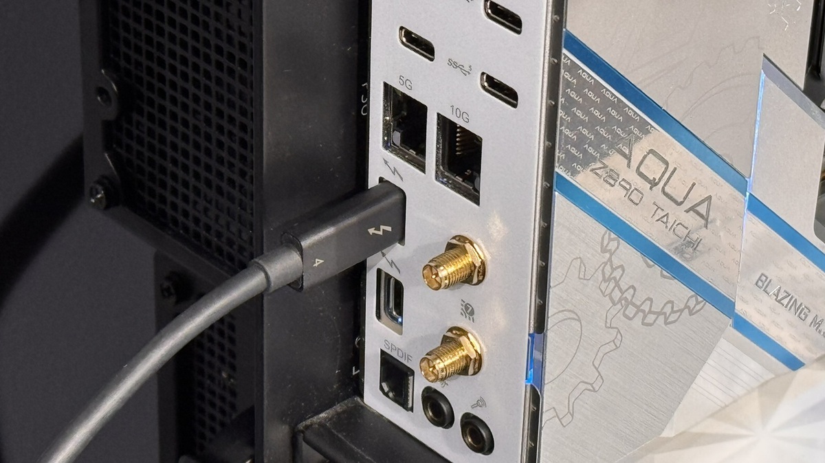 35万円超NAS、Thunberbolt 4＆10GbEでPCとつないだら神速すぎ！ 18.2GBを7秒でコピー