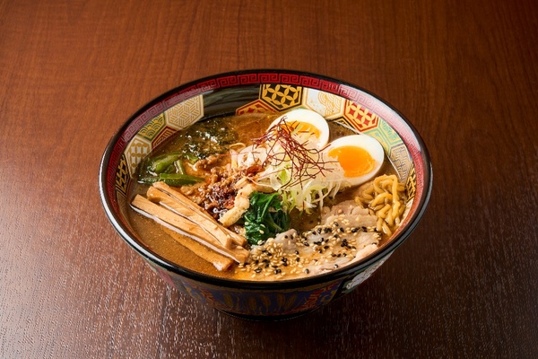 九州各地の味噌をブレンド！博多あご出汁中華そばの名店「六味亭」が繰り出す珠玉の味噌ラーメン