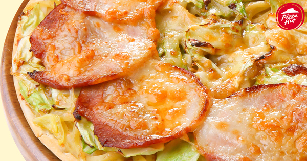 ピザハット「豚ハット 濃厚背脂醤油ラーメンピザ」