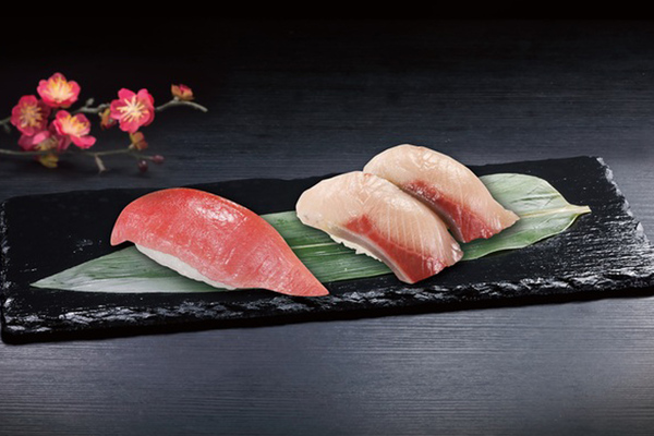 中トロが115円は見逃せない！ 旬の脂が乗った寒ブリもあるぞ！ くら