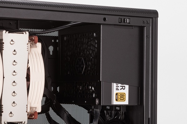 木材×スチールが激渋！ Ryzen 7 9800X3Dも選べる容積26.3L＆全高306mmのミニゲーミングPC