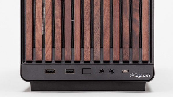 木材×スチールが激渋! Ryzen 7 9800X3Dも選べる容積26.3L&全高306mmのミニゲーミングPC
