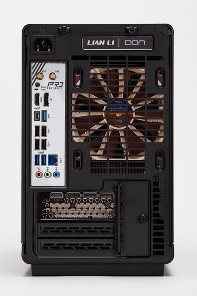 木材×スチールが激渋! Ryzen 7 9800X3Dも選べる容積26.3L&全高306mmのミニゲーミングPC