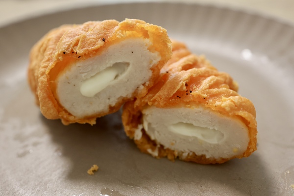 ファミリーマート「クリームチーズソースinクリスピーチキン」