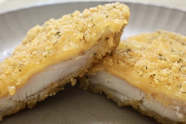 ファミリーマート「濃厚チーズinファミチキ」