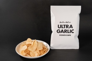 もはや“ニンニクそのもの”なポテチ 「ポテトチップス ULTRA GARLIC」が待望の再販決定