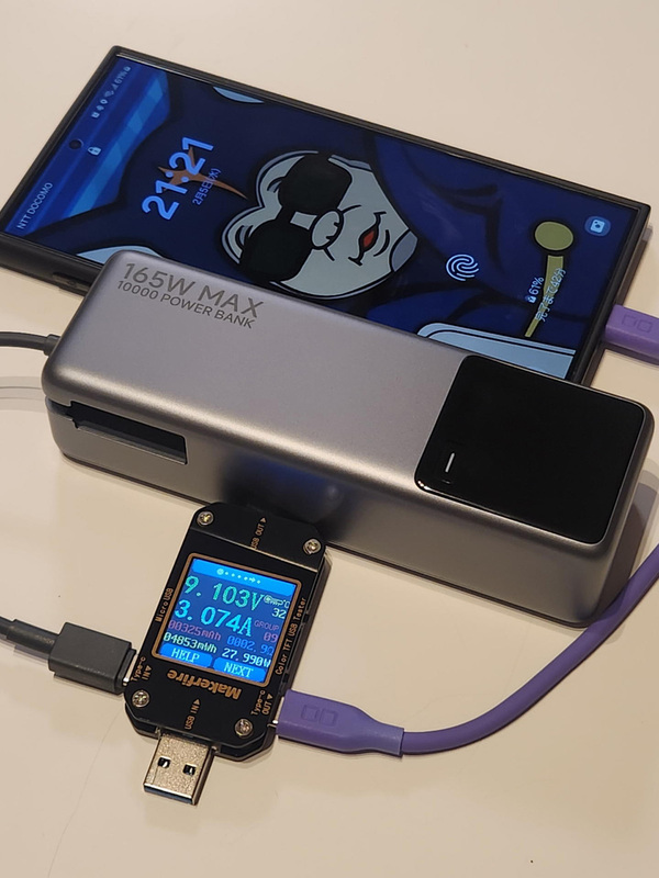 急チャー対応、売れているらしい最大165Wのケーブル内蔵パワーバンクを