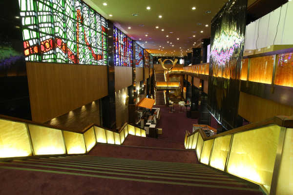 ASCII.jp：帝国劇場クロージングにファンの涙と惜別の声