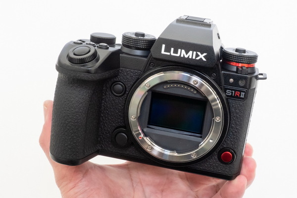 パナソニックが「LUMIX S1RⅡ」発表